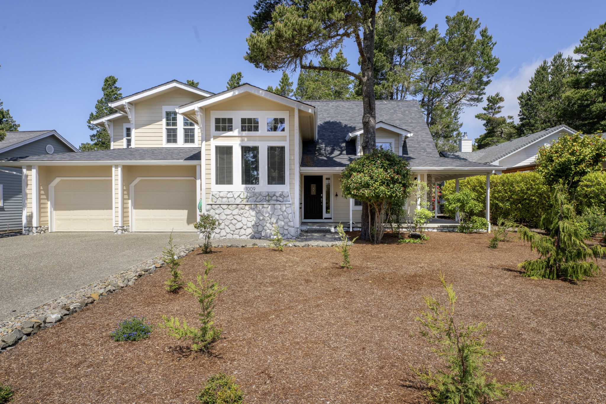 1009 Royal Saint Georges Dr, Florence, OR — photo 3 of 56