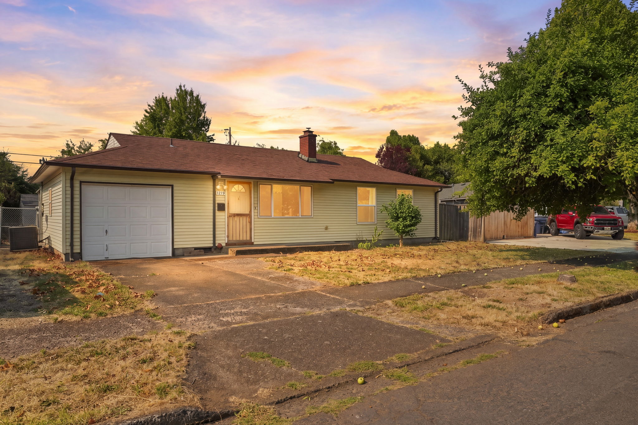 1219 Pleasant St, Springfield, OR &mdash; photo 2 of 41