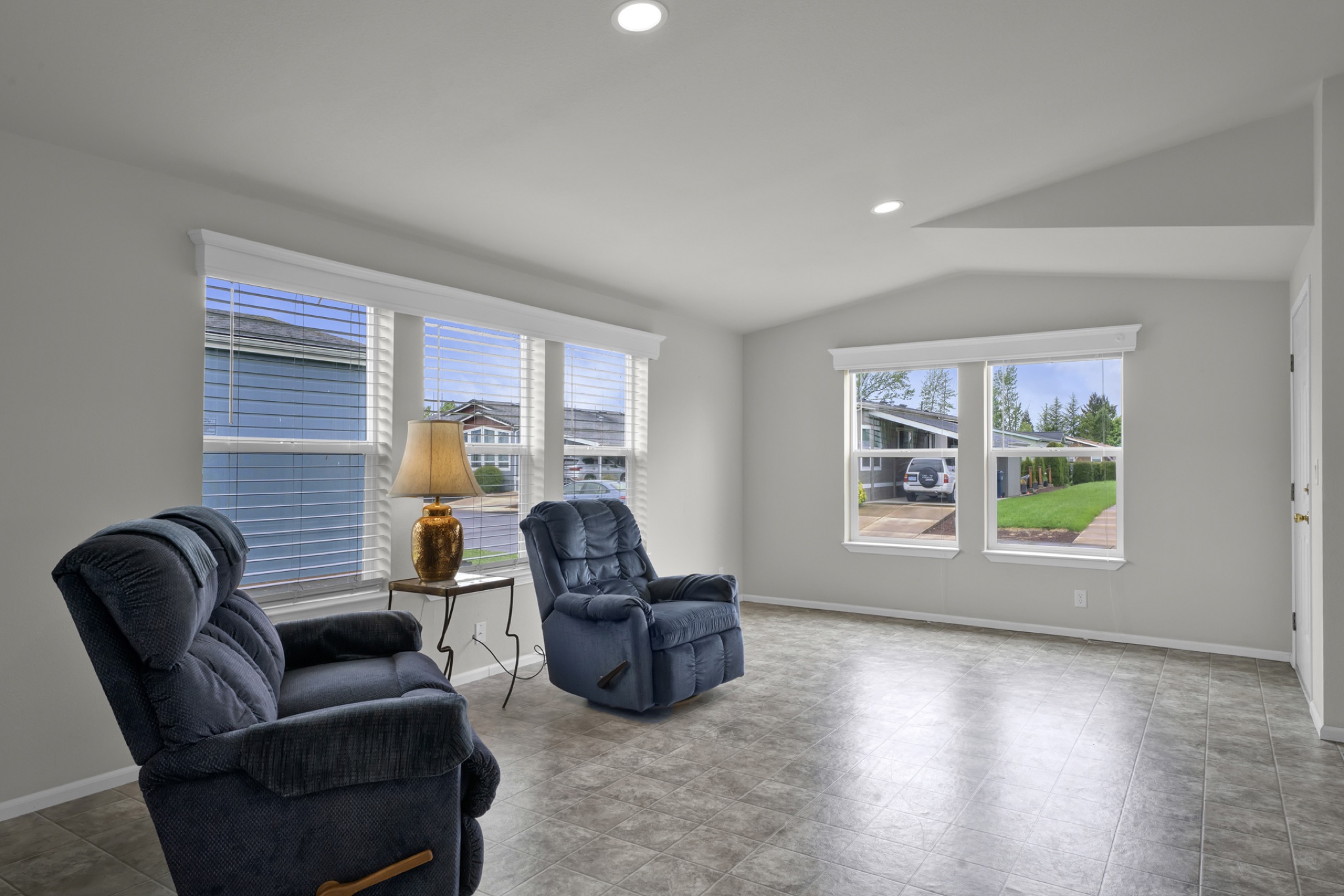 310 Pitney Ln, Space 71, Junction City, OR &mdash; photo 10 of 41